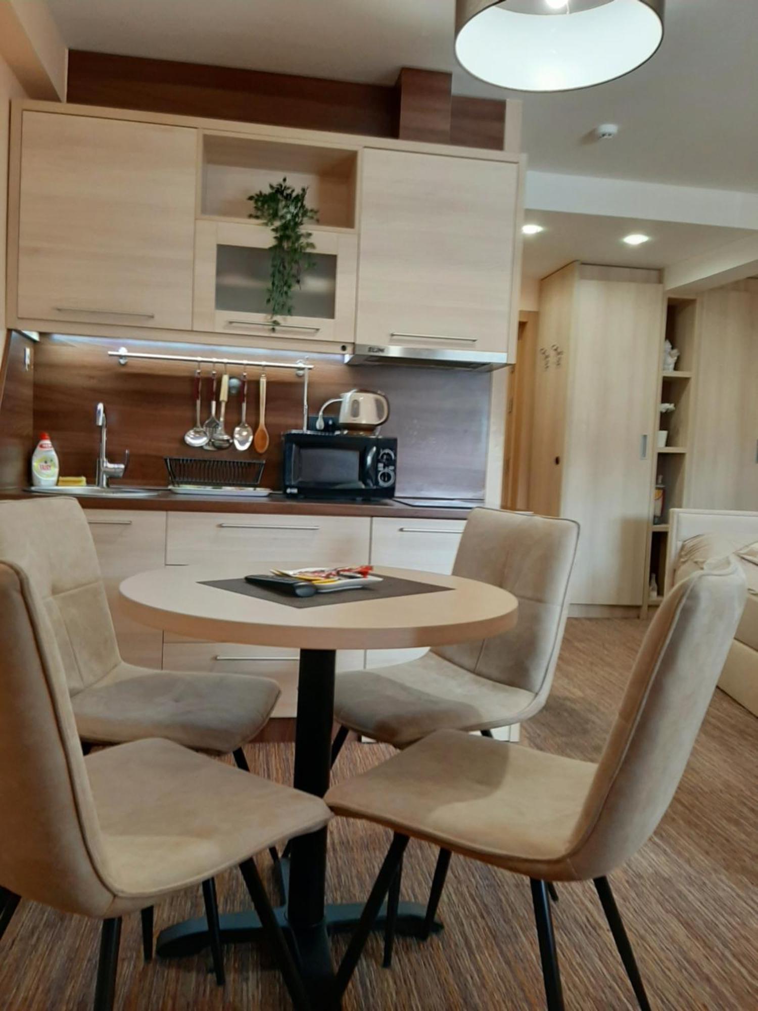 Select Lux Angella-Konaci Apartment โคเปานิก ภายนอก รูปภาพ